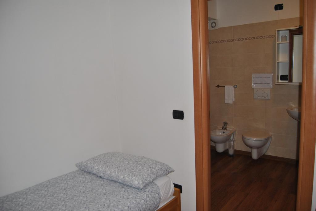 B&B Sosta Sul Lago Lezzeno Exterior photo