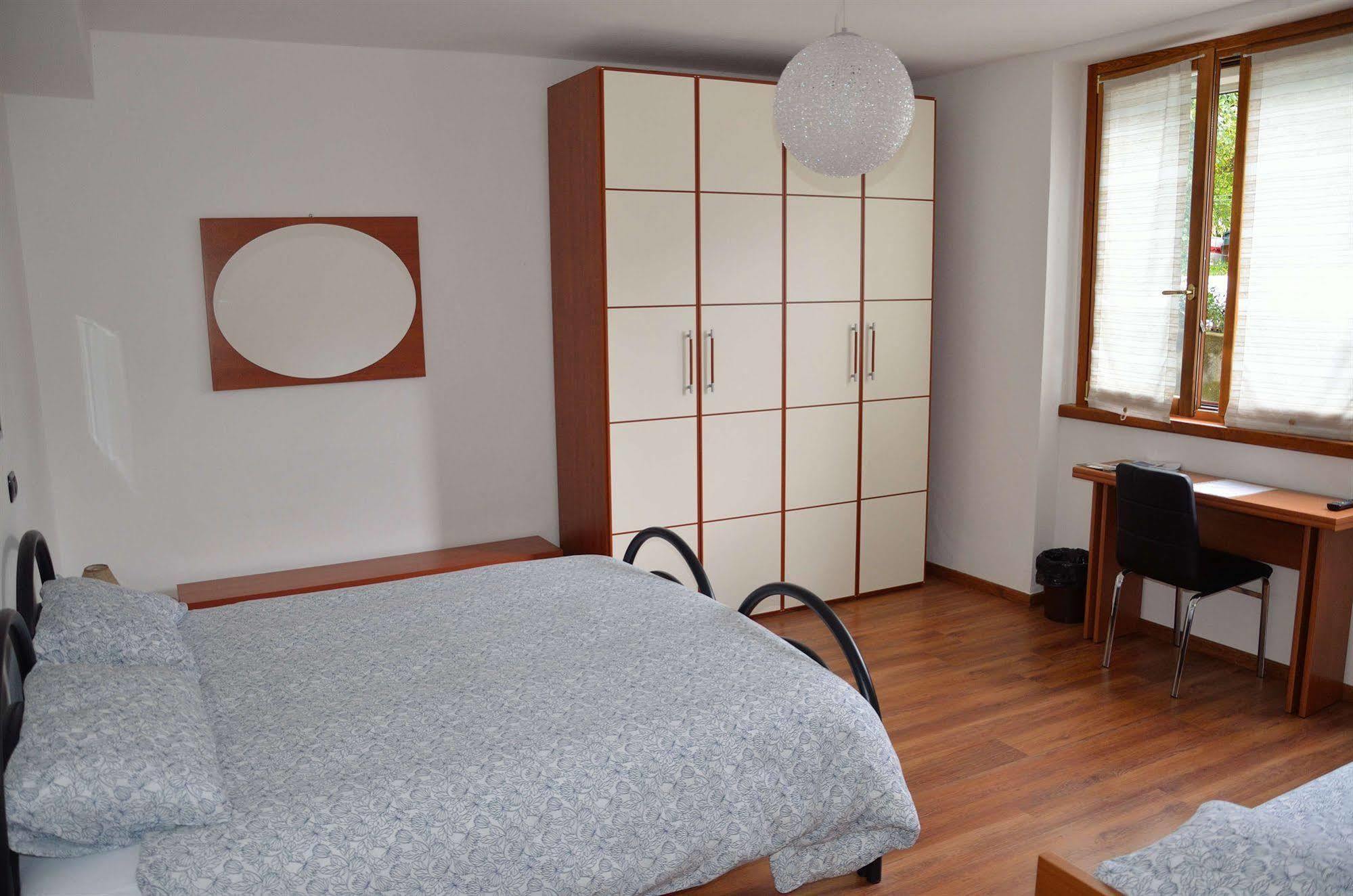 B&B Sosta Sul Lago Lezzeno Exterior photo